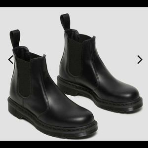 Size 6 Doc Martens MONO SMOOTH LEATHER CHELSEA BOOTS